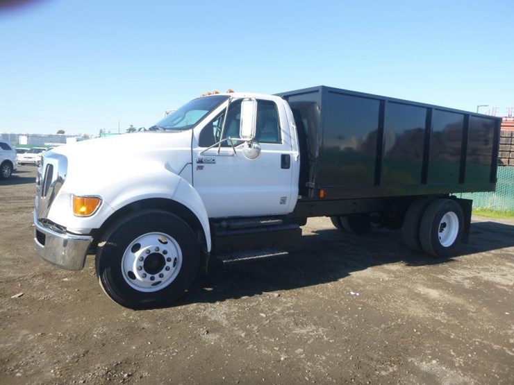 2013-ford-f650-image-1