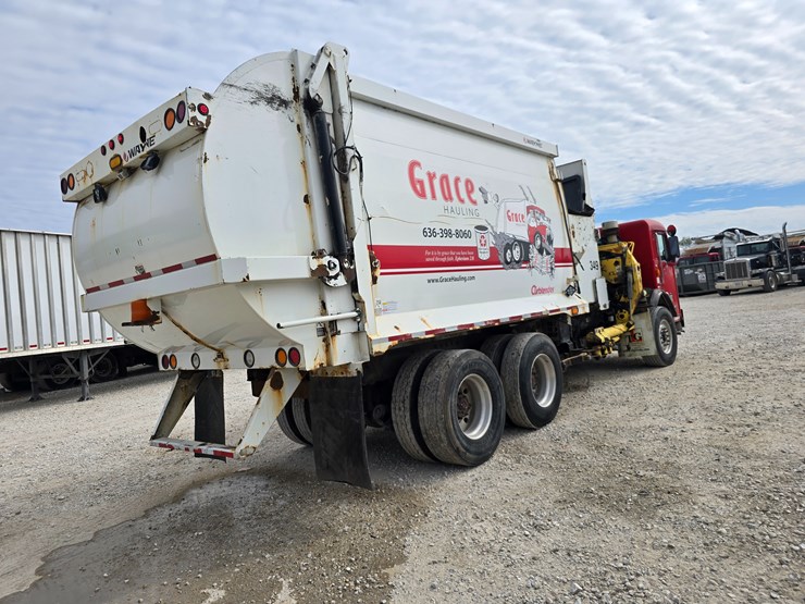 2003-peterbilt-320-image-27