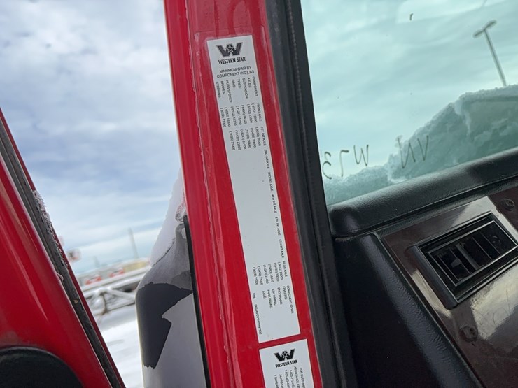 2017-western-star-4700sf-image-20