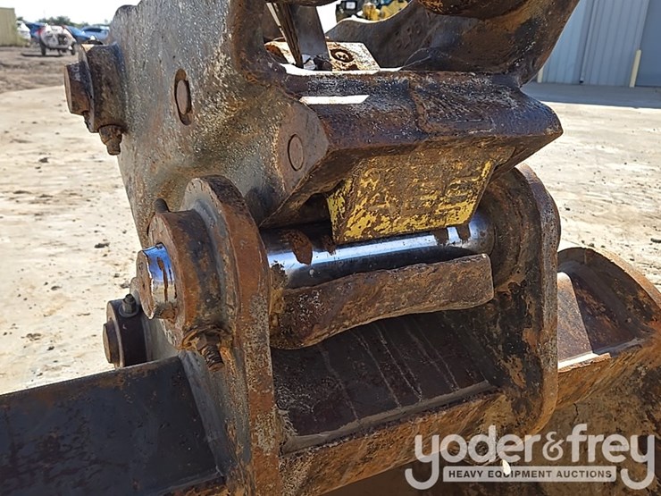 2021-case-cx210-lc-image-47