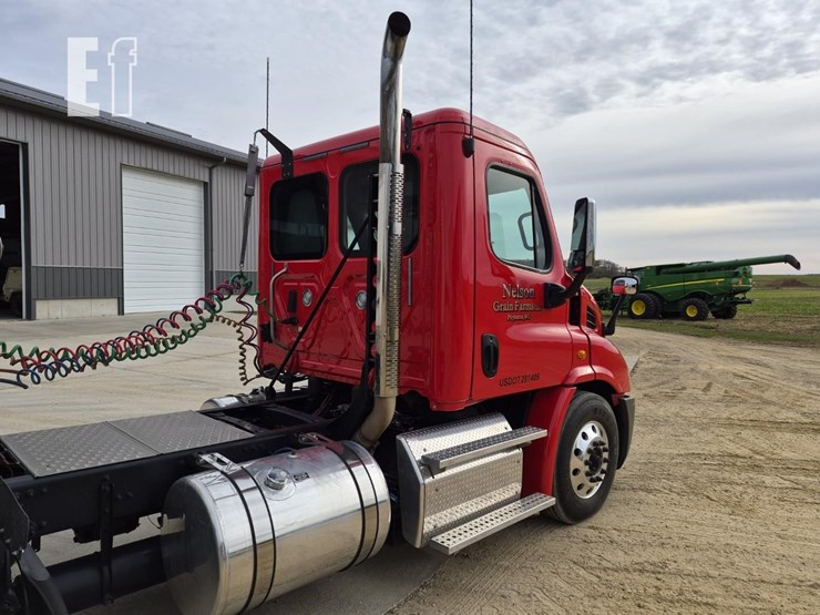 2018-freightliner-cascadia-113-image-6