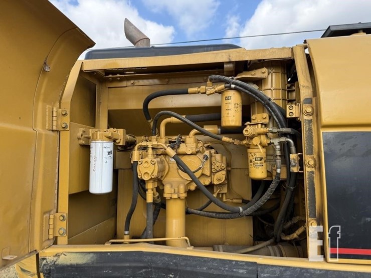 caterpillar-322cl-image-12