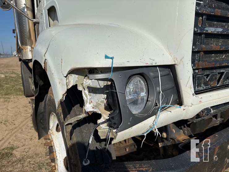 mack-t/a-dump-truck-image-18