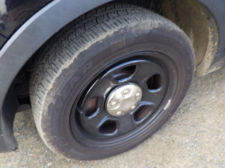 2015-ford-explorer-image-13