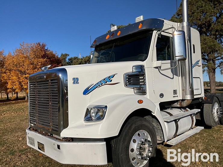 freightliner-122sd-image-9