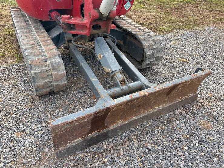 2020-takeuchi-tb235-2-image-13