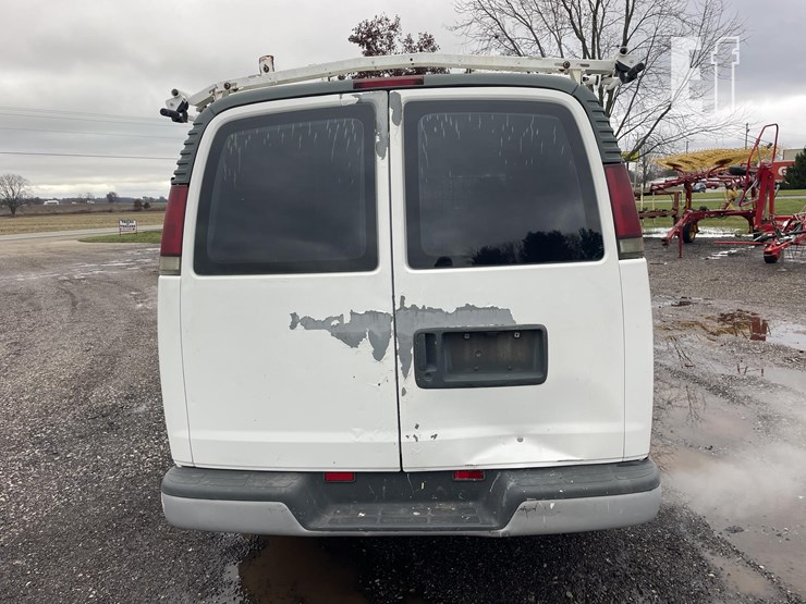 2002-chevrolet-express-2500-image-4