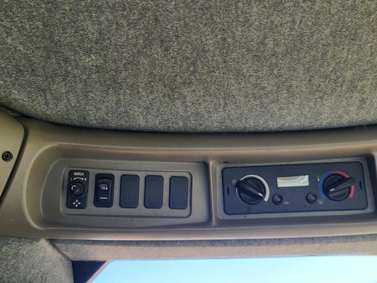 new-holland-cr9040-image-113