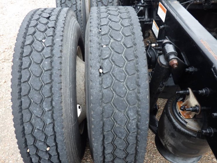 freightliner-cascadia-126-image-14