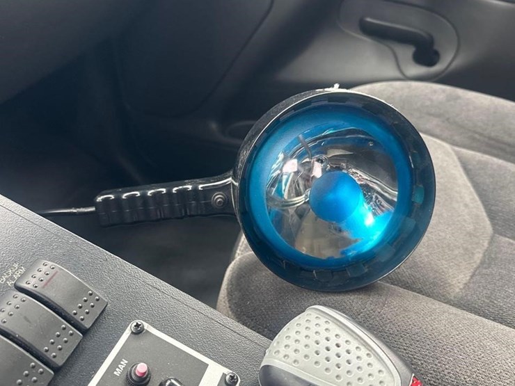 2006-gmc-sierra-3500-image-19