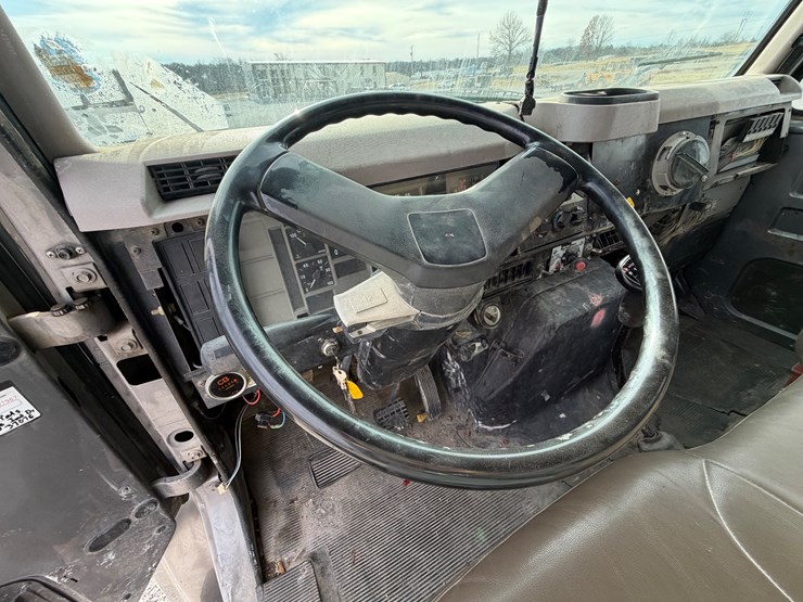 international-4700-image-21