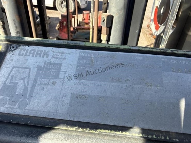 clark-gps25mp-forklift-image-13