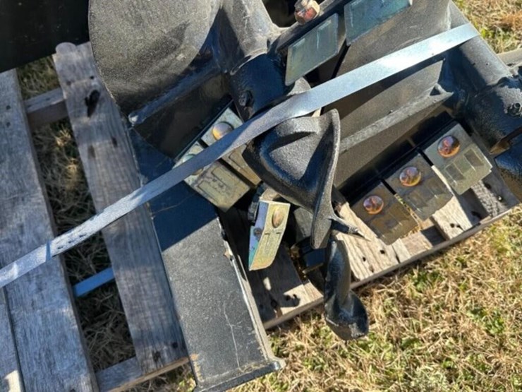 skid-steer-hydraulic-auger-image-7
