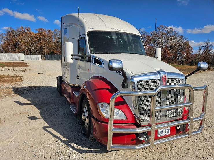 2021-kenworth-t680-image-28