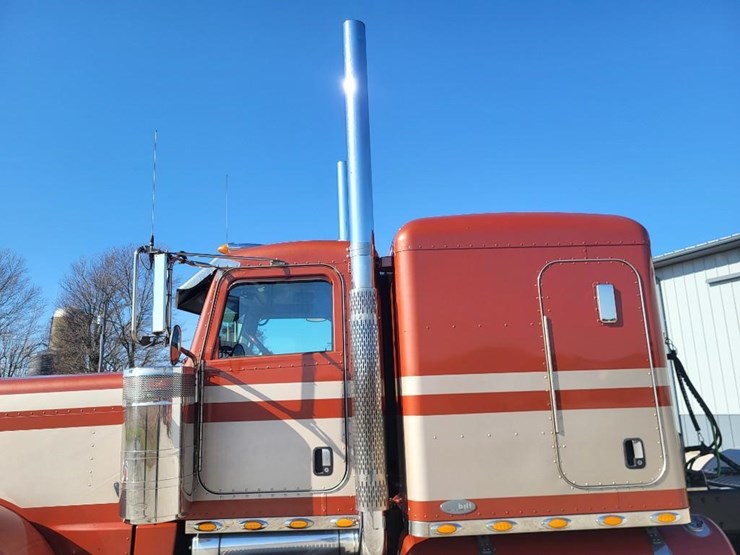 peterbilt-389-image-16