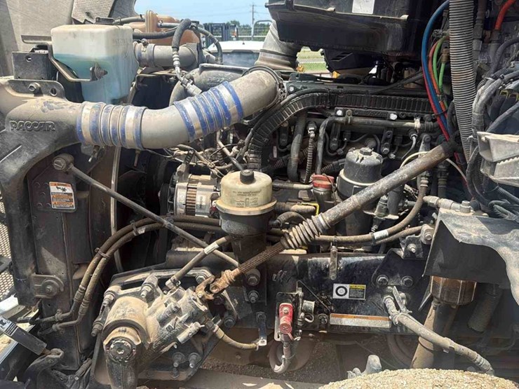 2016-peterbilt-579-image-4