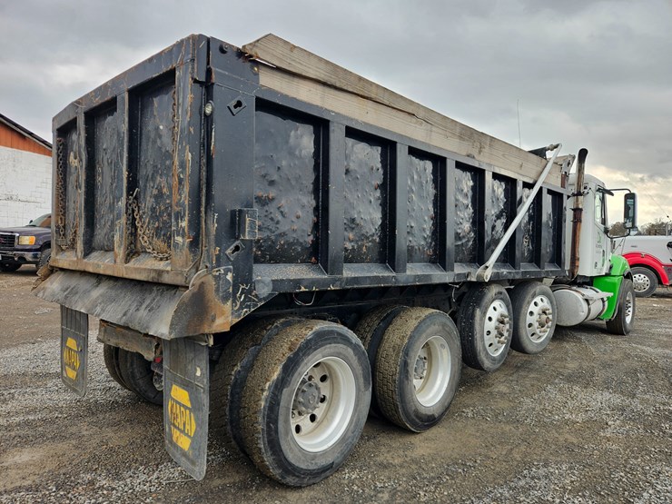 freightliner-columbia-120-image-19