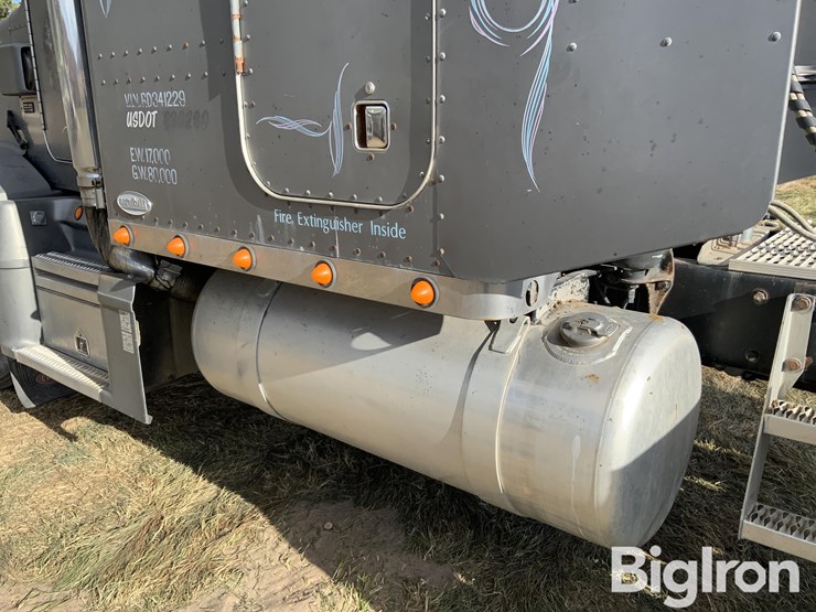 peterbilt-377-image-20
