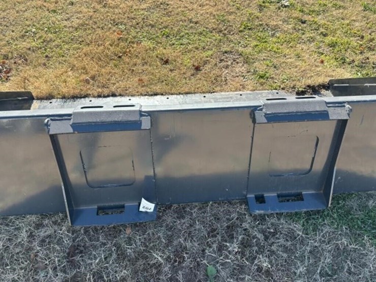 2025-wolverine-82"-skid-steer-bucket-image-5