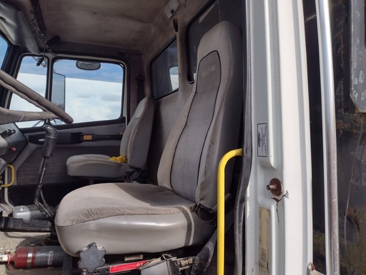 freightliner-fl70-image-16