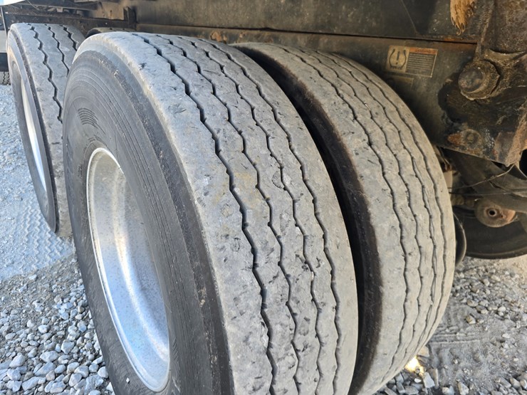 2013-peterbilt-320-image-93