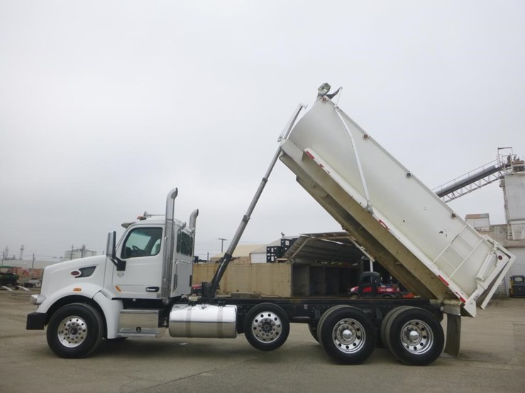 2019-peterbilt-567-image-8