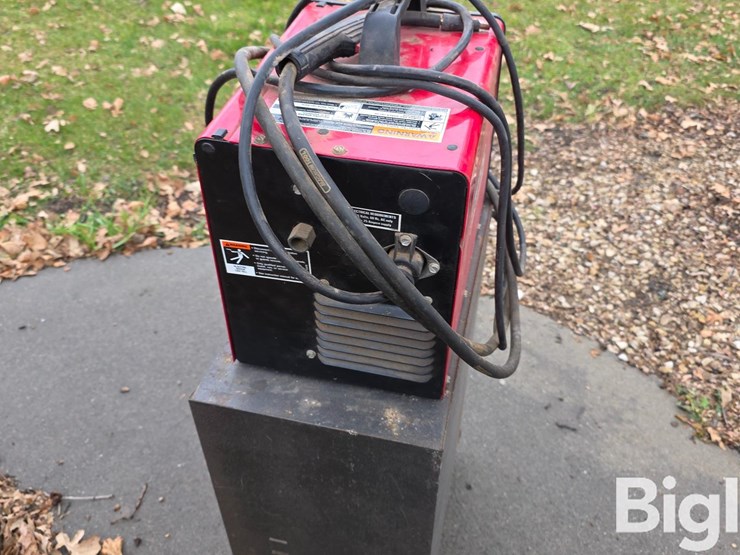 lincoln-sp-125-plus-wire-welder-image-10