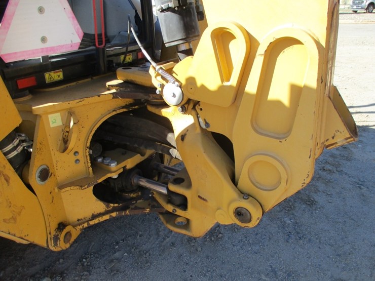 2017-caterpillar-450f-image-19