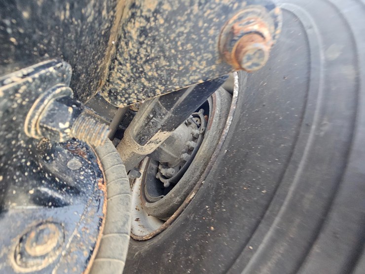 2019-freightliner-m2-106-image-33