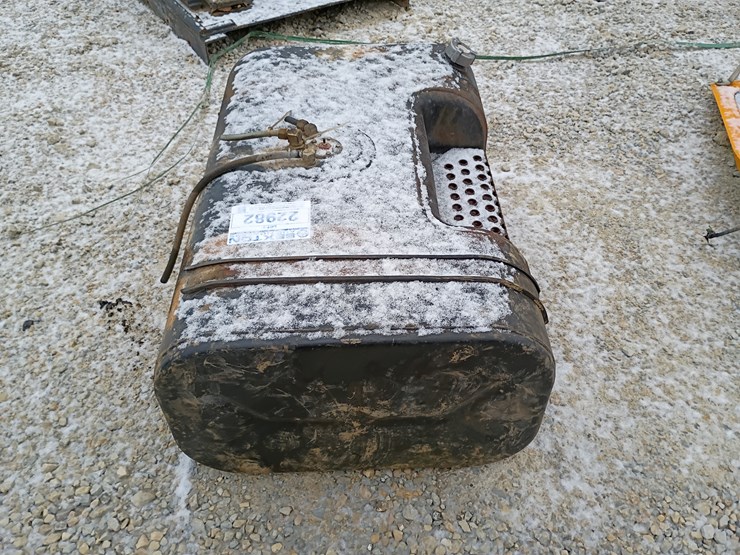 international-4900-image-4