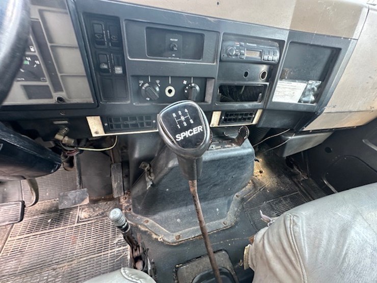 1994-international-4700-image-31