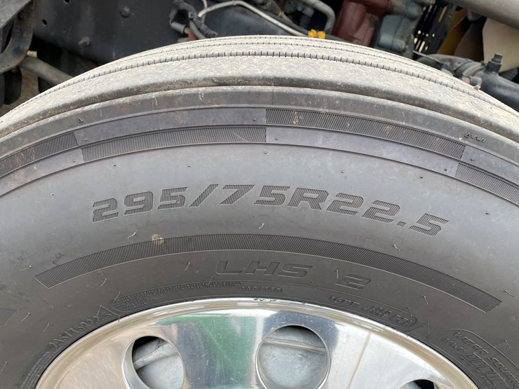 #1043-•-2009-freightliner-semi-(wi-title-in-delay)-image-81