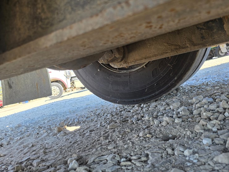 2013-peterbilt-320-image-90