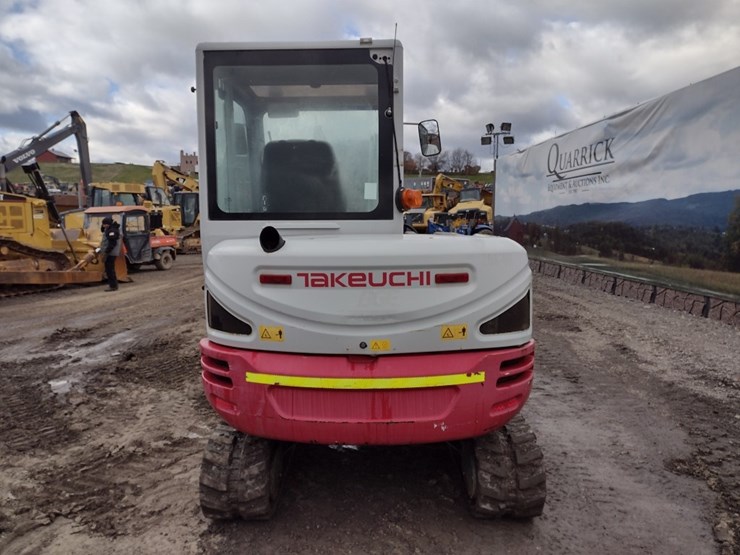 takeuchi-tb240-image-4