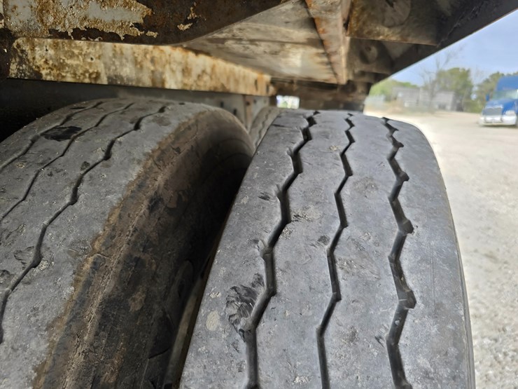 2003-peterbilt-320-image-97