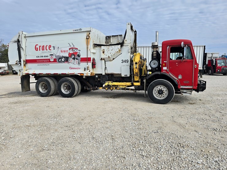 2003-peterbilt-320-image-38