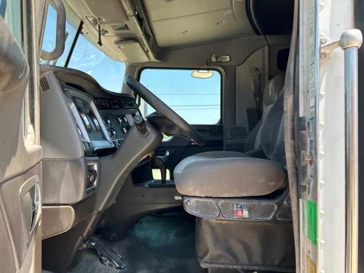 2016-kenworth-t660-image-4