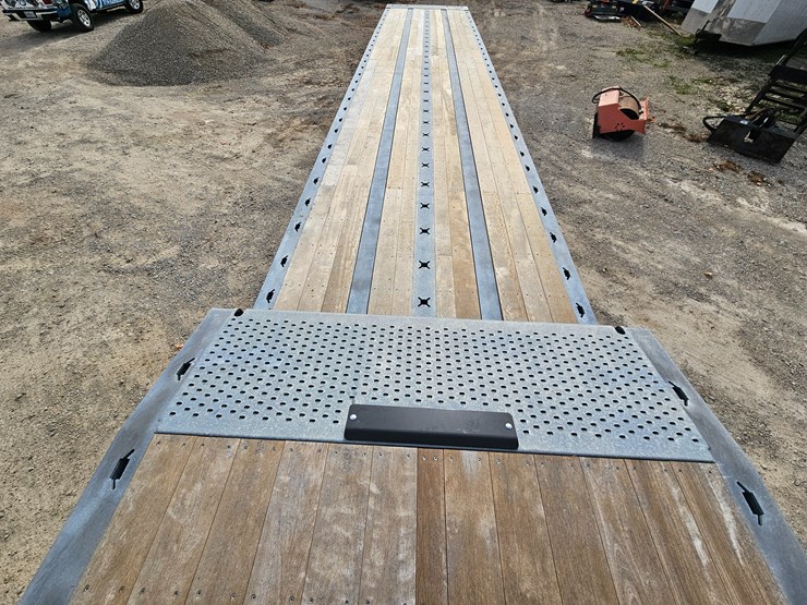 2025-landoll-440-image-24