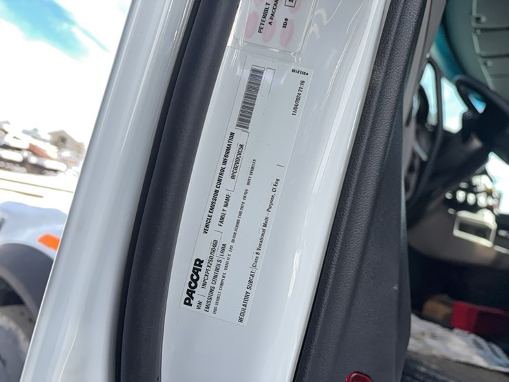 peterbilt-567-image-16