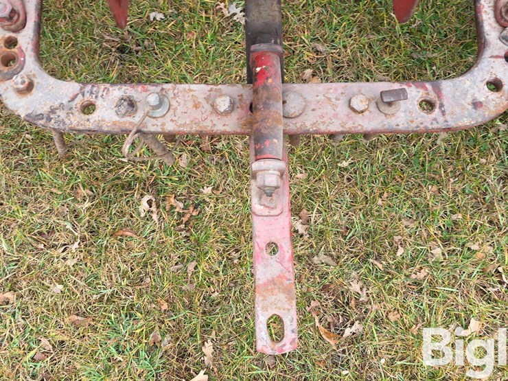 1945-farmall-h-2wd-tractor-image-9