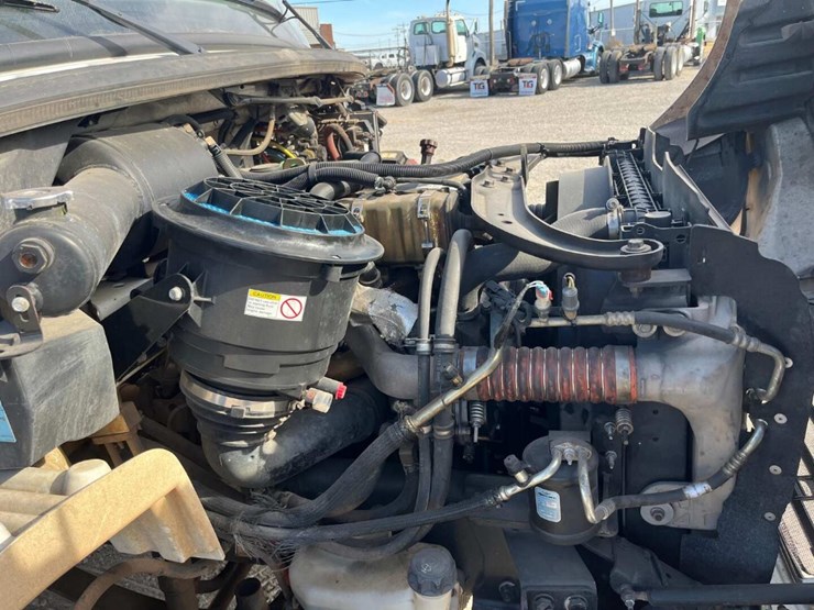 freightliner-m2-106-image-10