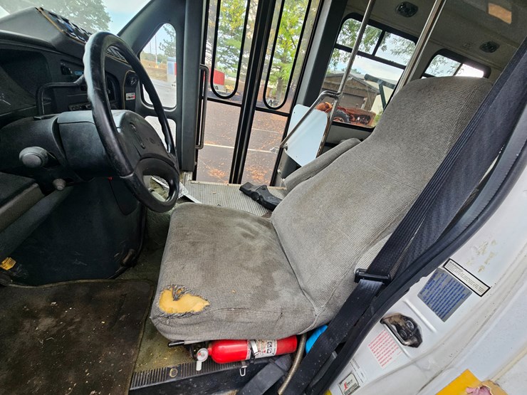 #21244-•-1996-ford-econoline-shuttle-bus-(non-runner)-image-19