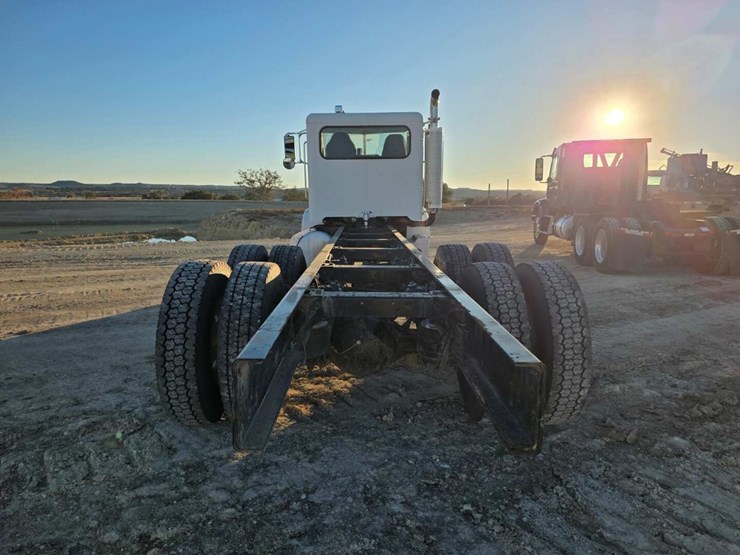 peterbilt-385-image-6