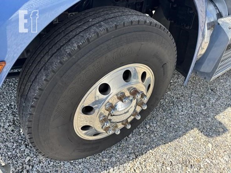 2019-peterbilt-579-image-23