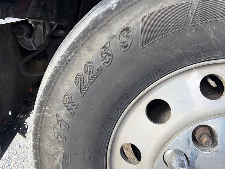 1999-peterbilt-379-image-10