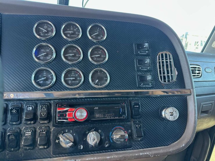 2006-peterbilt-379-image-10