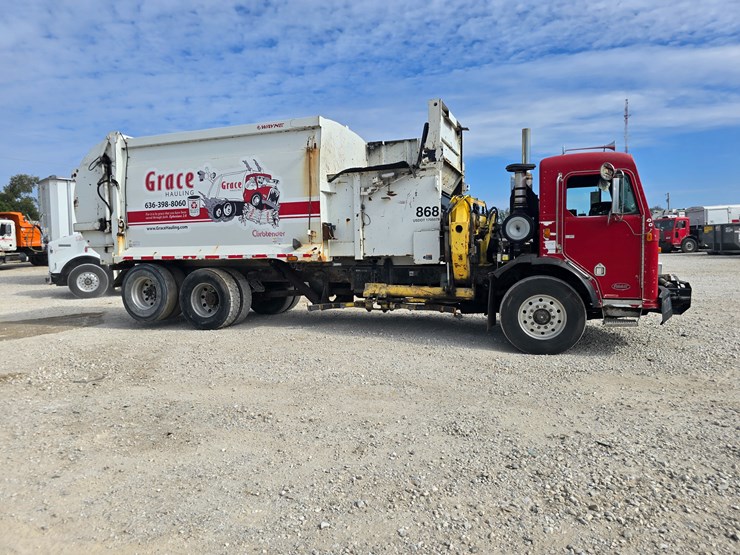 2003-peterbilt-320-image-35