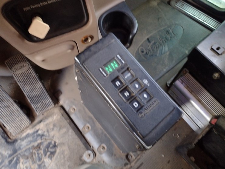 peterbilt-365-image-12