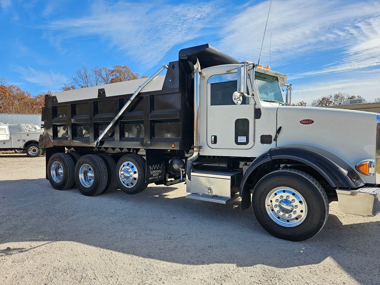 2009-peterbilt-365-image-25