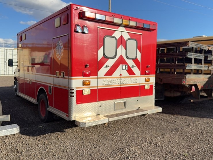 2004-ford-e450-image-8